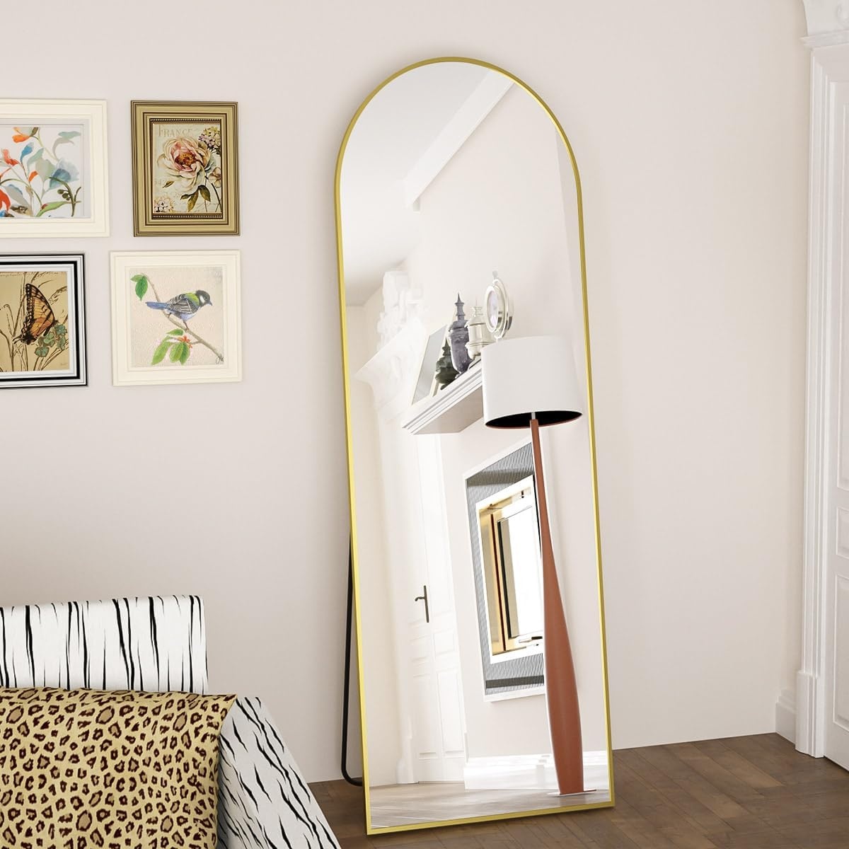 Koonmi Boog full-body spiegel, 45 x144 cm afgeronde staande spiegel in bodemlengte met frame van aluminiumlegering, full-body spiegel met standaard, staand, hangend of tegen de muur leunend, goud