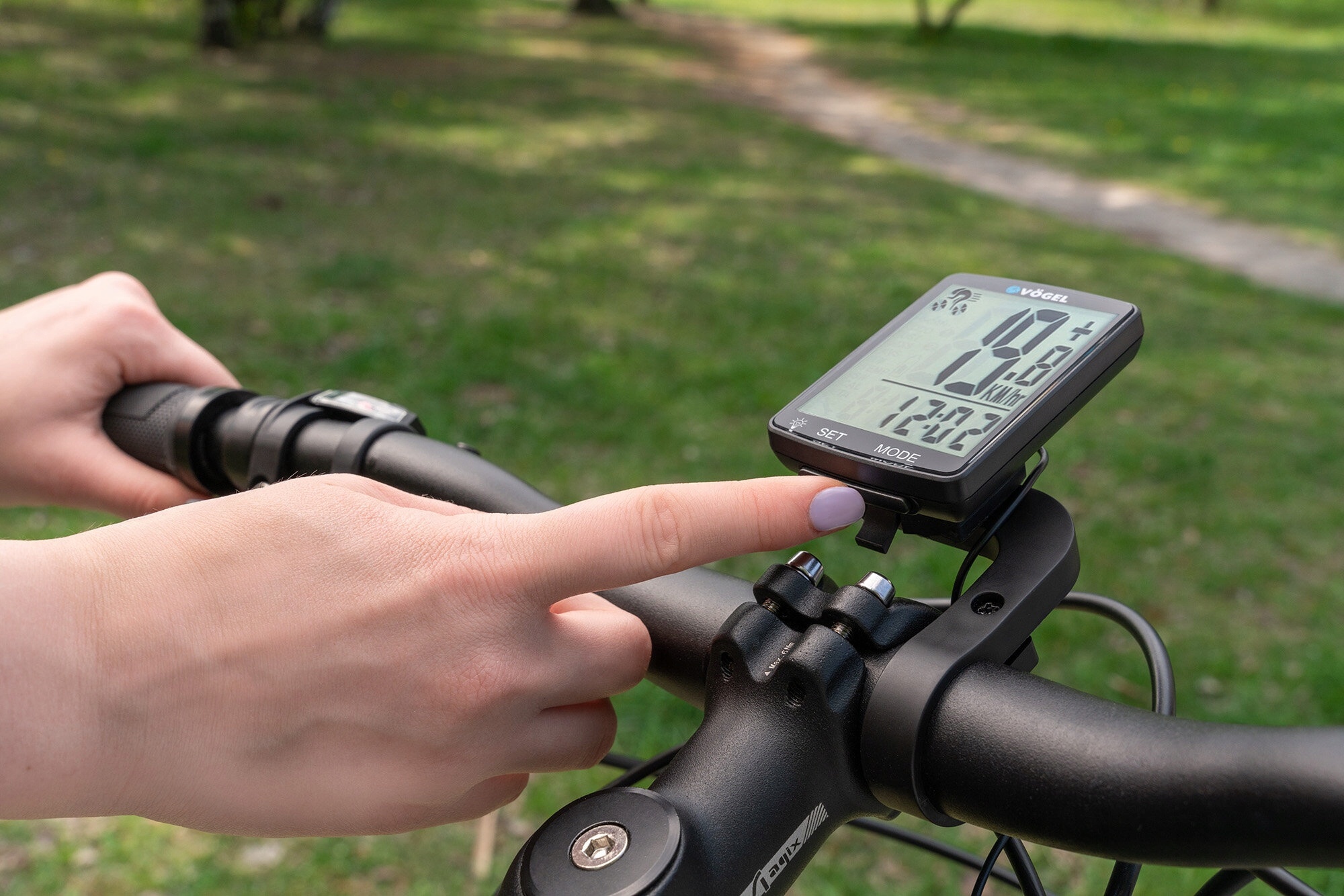 Fietscomputer met 15 Functies & Achtergrondverlichting - 33% Korting