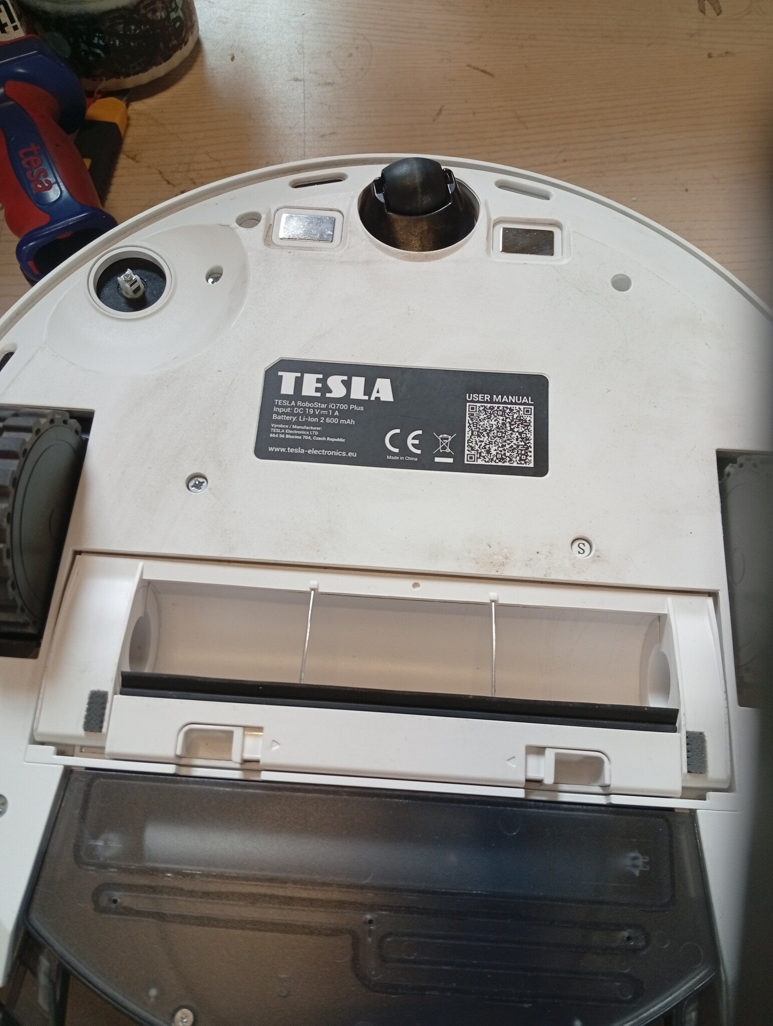 ROBOT SPRZĄTAJĄCY TESLA ROBOSTAR IQ700 PLUS