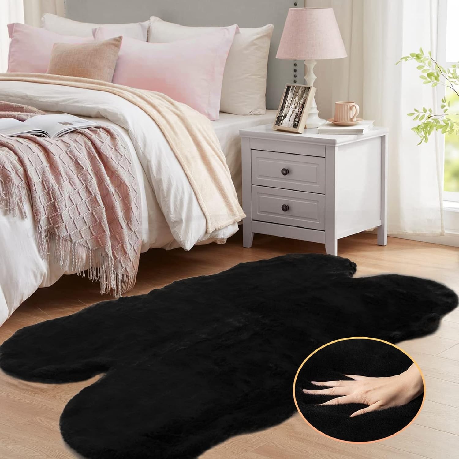 Vloerkleed organische vorm 120 x 180 cm zwart | Pluizig imitatie konijnenbont | Zacht | OEKO-TEX | Voor woonkamer & slaapkamer