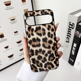 Hoesje Google Pixel 7 | PU Leer Leopard Print | Ultra Dun | Krasbestendig Schokabsorberend TPU frame | Verhoogde Randen | Anti-slip