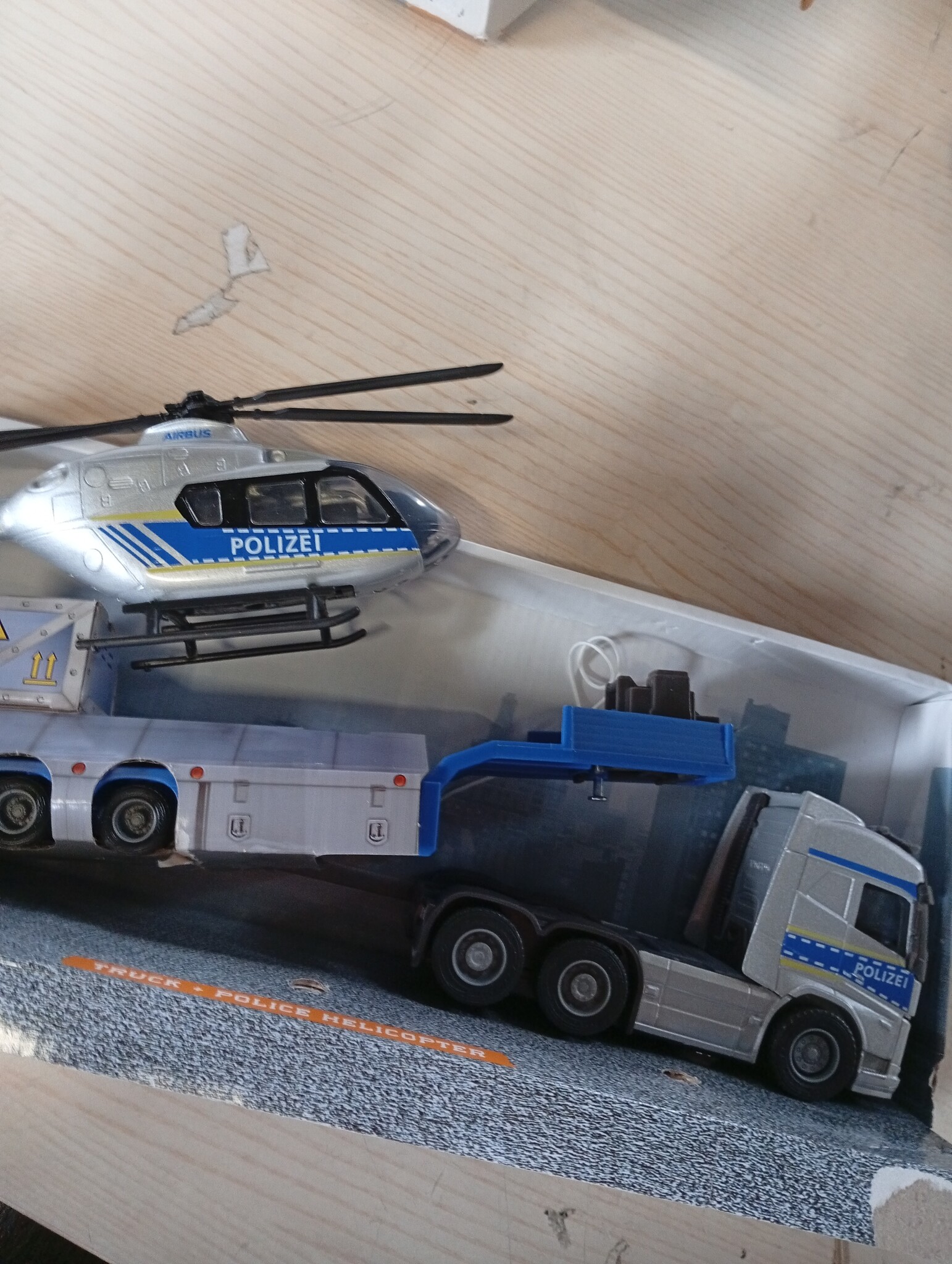 Speelgoed Politievrachtwagen met Helikopter (57% Korting)