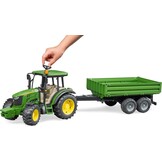 bruder 02108 - John Deere 5115 M met aanhangwagen met opbouw | Tractor met aanhanger voor de boerderij, landbouw, speelgoed vanaf 3 jaar, schaal 1:16