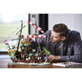 LEGO Ideas Piraten van Barracuda Bay (21322) - 2545 Delen | 35% Korting