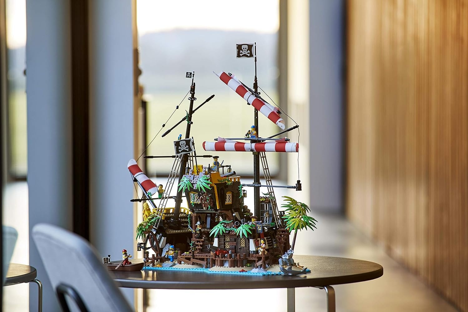 LEGO Ideas Piraten van Barracuda Bay (21322) - 2545 Delen | 35% Korting