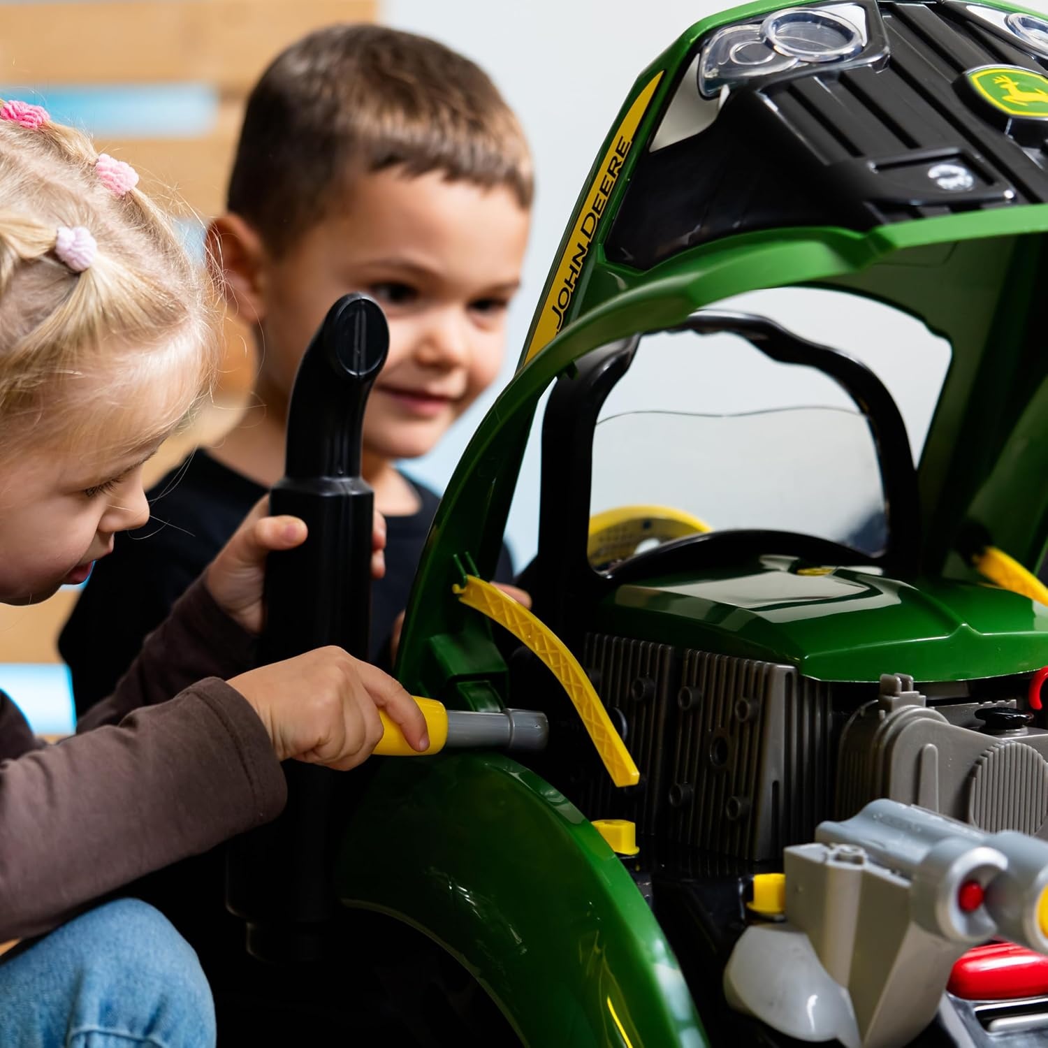Theo Klein 2822 Hot Wheels assembly car I Engine block with instructive repair functions I Battery-operated headlights and horn I Toys for children aged 3 and over