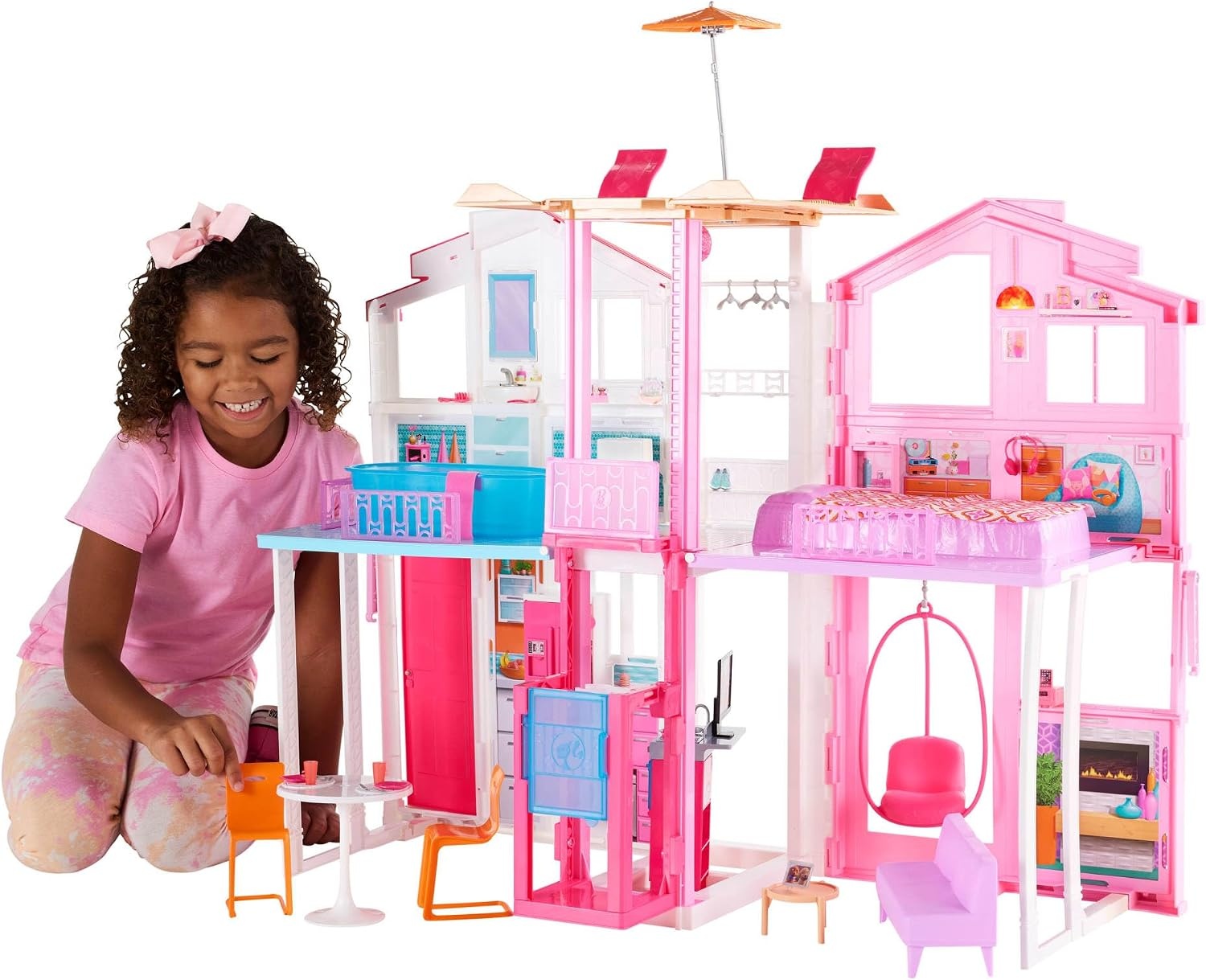 Barbie Herenhuis met 3 Verdiepingen, poppenhuis met lift, schommelstoel, meubels en accessoires, inklapbaar, dus gemakkelijk mee te nemen, DLY32 | Lift, schommelstoel, meubels en accessoires, vouwen voor draagbaarheid en reizen (exclusief Amazon)