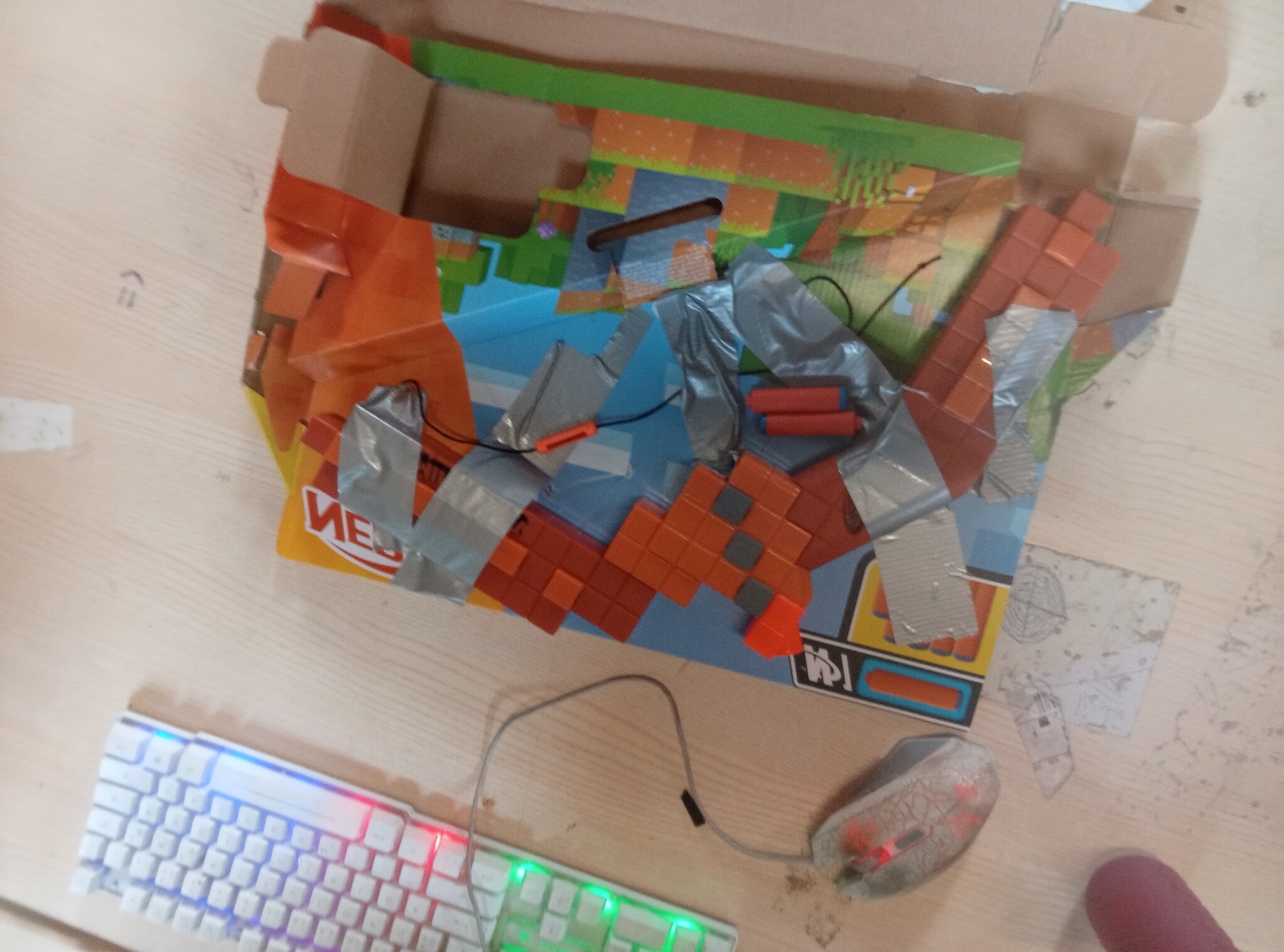 Nerf Minecraft Bow-dartblaster, doorladen met terugtrekpees, 8 Nerf N1-darts, alleen te gebruiken met Nerf N1-dartblasters, leeftijd 8+