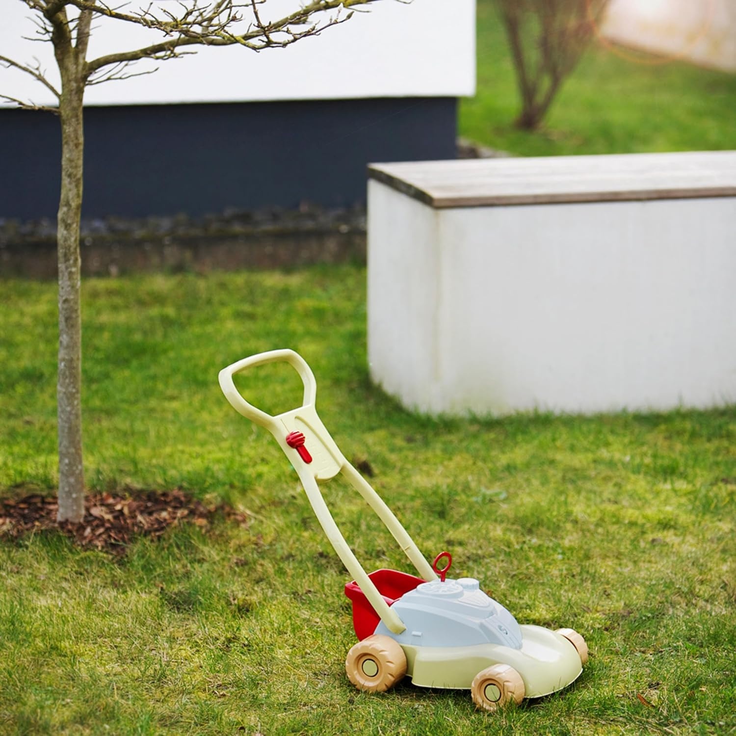 Theo Klein 7686 Grasmaaier met afneembare opvangbak I Kloppende en ratelende, mechanische geluiden I Gerecycled plastic I Anti-UV, Speelgoed voor kinderen vanaf 18 maanden
