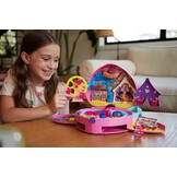 Polly Pocket Compacte Pretparkrugzak met 2 poppen, accessoires en tal van activiteiten, GYK91