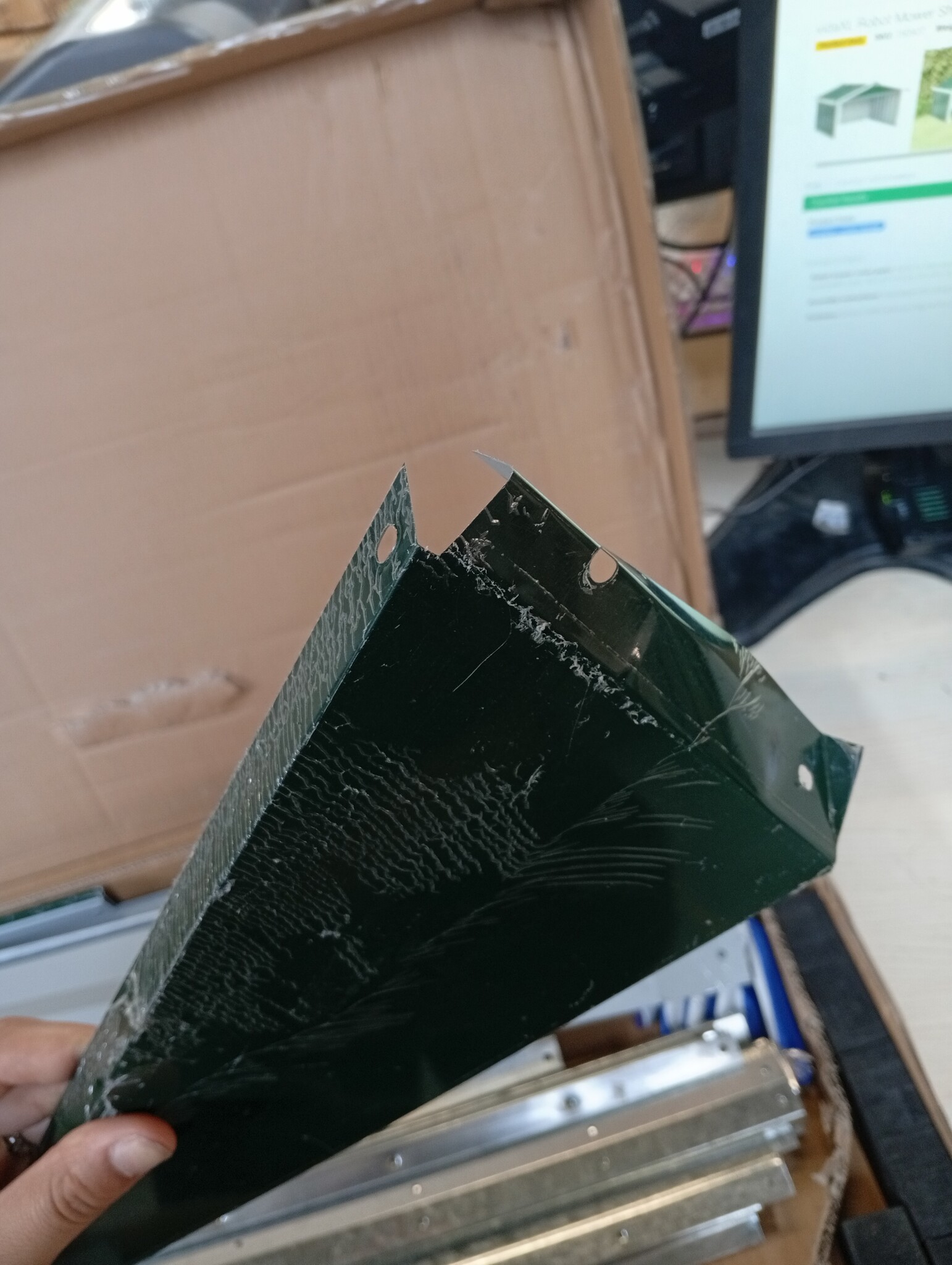 vidaXL Overkapping voor robotmaaier 92x97x63 cm staal groen