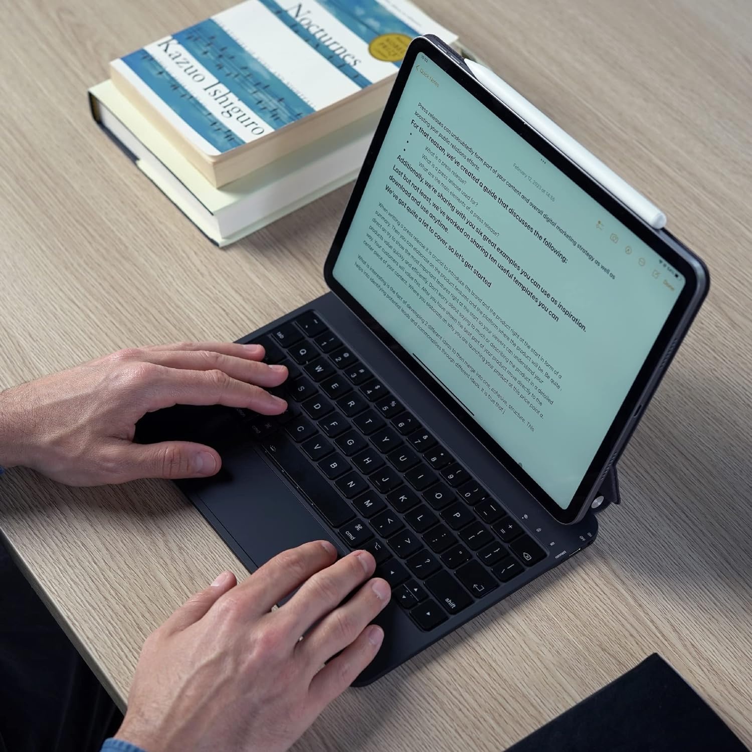Magic Keyboard voor Air 11 inch (M2 2024/M3 2025) en iPad Pro 11 inch (1st/2nd/3rd/4th) en 10,9 inch Air 5/4e generatie hoes met toetsenbord, Bluetooth, USB-C oplaadfunctie, geïntegreerd