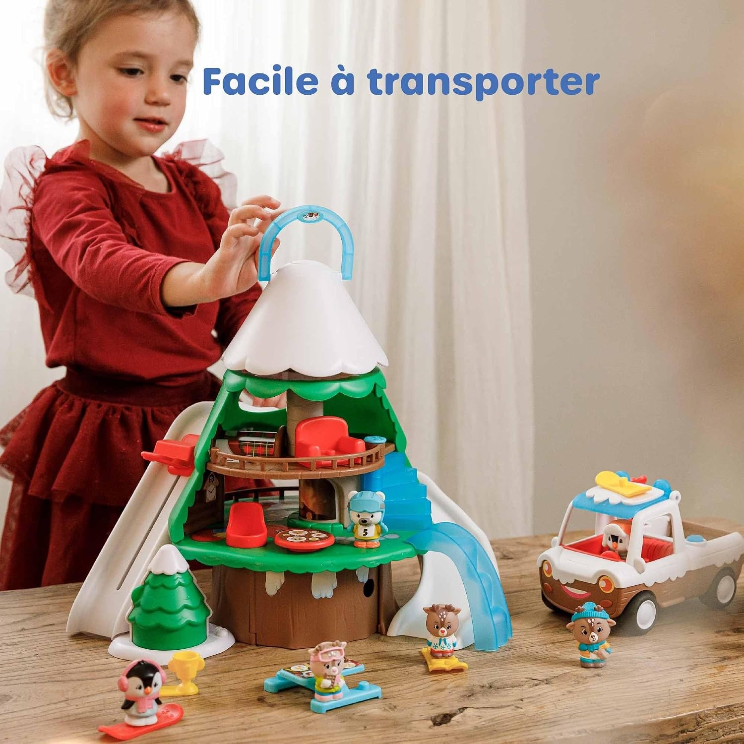 Klorofil - De Gla Resort dennenboom – speelgoed voor kinderen – skigebied – verzint je verhalen – miniatuurwereld – Klorofil universum – 1 figuur en 9 accessoires inbegrepen 700214