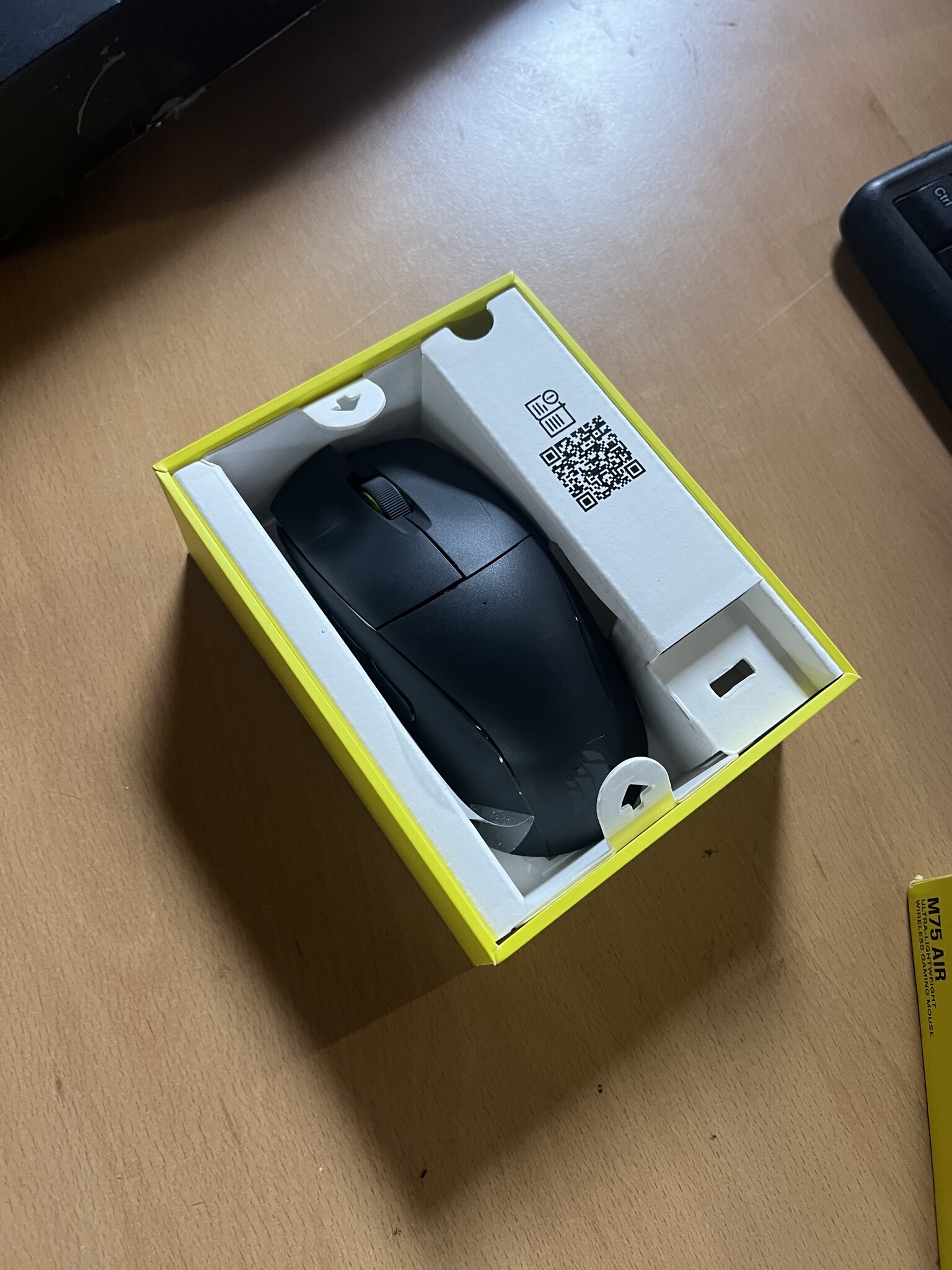 Corsair M75 AIR Draadloze Ultralichte Gaming Muis - 26.000 DPI - Zwart