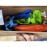 Hot Wheels JKJ78 Speelgoedauto-trackset, stunttrack oneindige crash-actie met die-cast-speelgoedauto in schaal 1:64 en batterij-aangedreven versneller voor eindeloze stunts en races