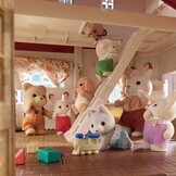 Sylvanian Families 5716 stadshuis met dakkamer