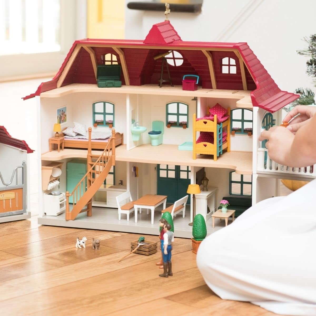 schleich HORSE CLUB | Paardenboerderij Lakeside 42551 | Set met huis, stal, 2 paarden, Hannah, haar ouders en accessoires | cadeau voor kinderen | paardenspeelgoed vanaf 5 jaar | 192-delig set