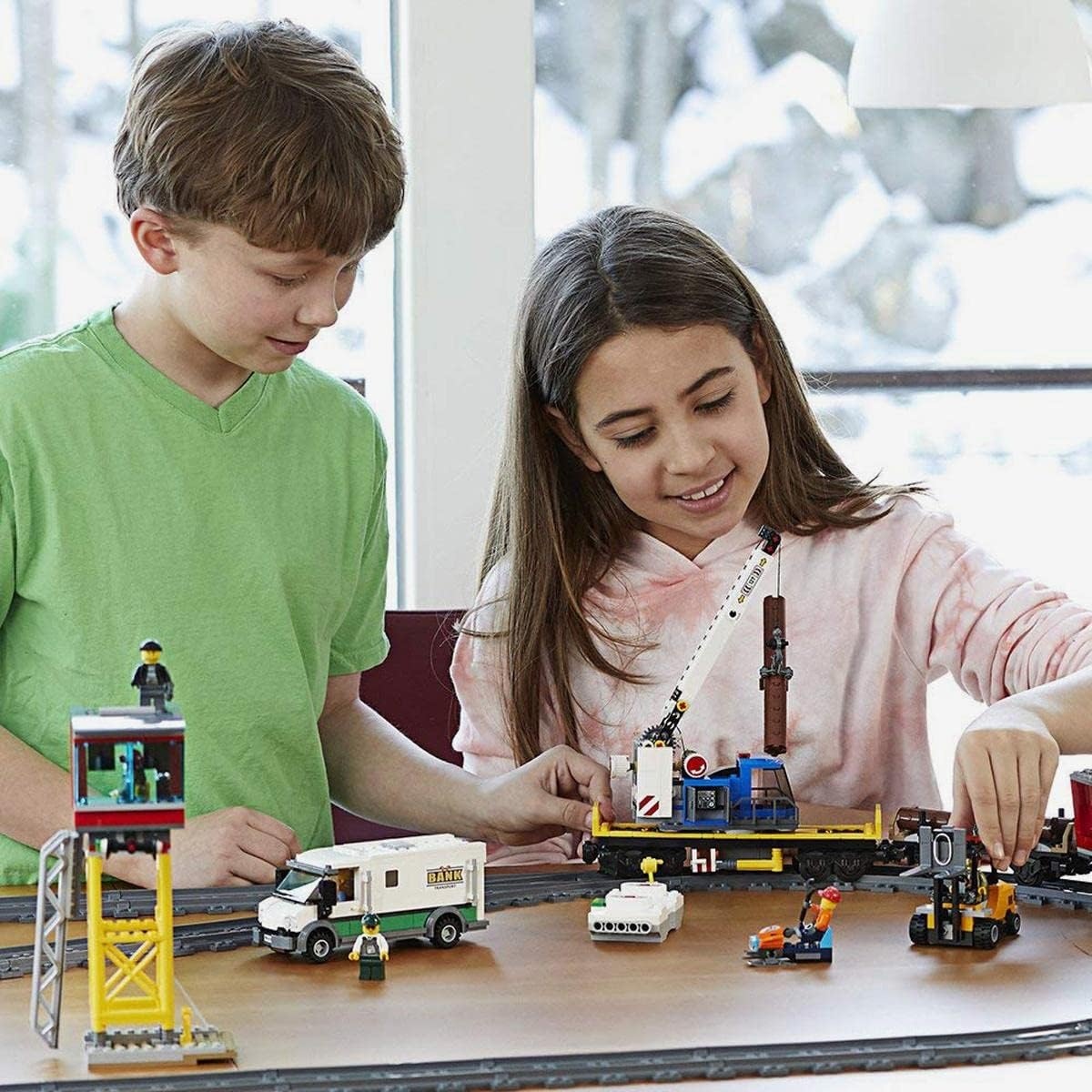 LEGO City Goederentrein 60198: Bestuurbare Trein met Rails & Kraan - 60% Korting