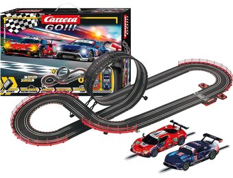 Carrera GO!!! GT Powerplay Autoracebaan met Ford Mustang en Ferrari 296 GT3 - 4,9 meter