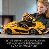 LEGO Technic McLaren P1 hypercar Bouwpakket voor Volwassenen en Decoratie, Modelauto op Schaal om te Verzamelen met V8-zuigermotor en 7 versnellingen, Cadeau voor Hem en Haar 42172