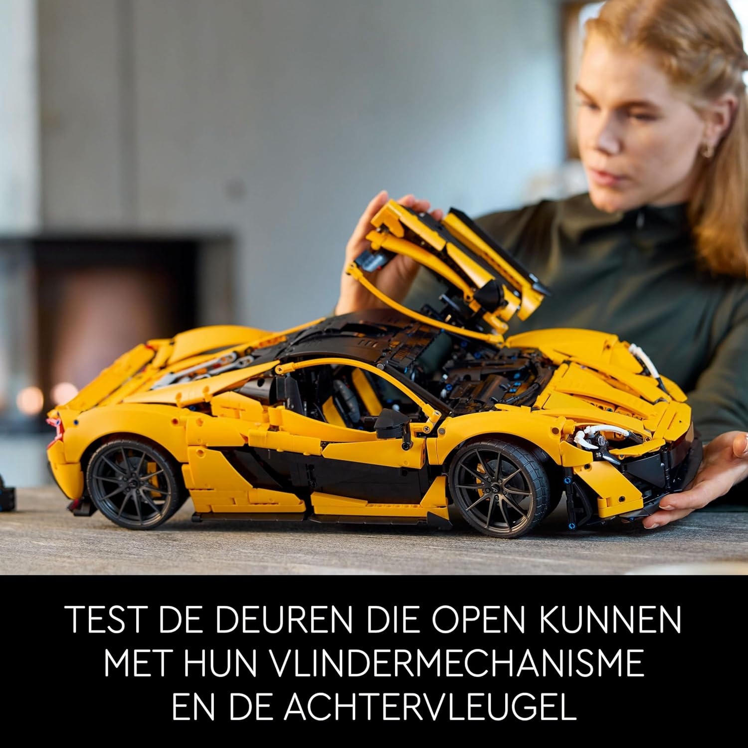 LEGO Technic McLaren P1 hypercar Bouwpakket voor Volwassenen en Decoratie, Modelauto op Schaal om te Verzamelen met V8-zuigermotor en 7 versnellingen, Cadeau voor Hem en Haar 42172
