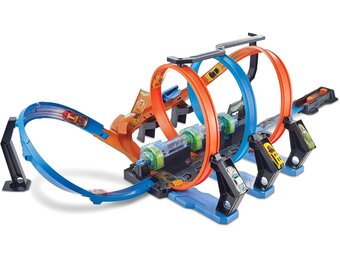 Hot Wheels Spiraal Crash Baanset met gemotoriseerde boosters, FTB65