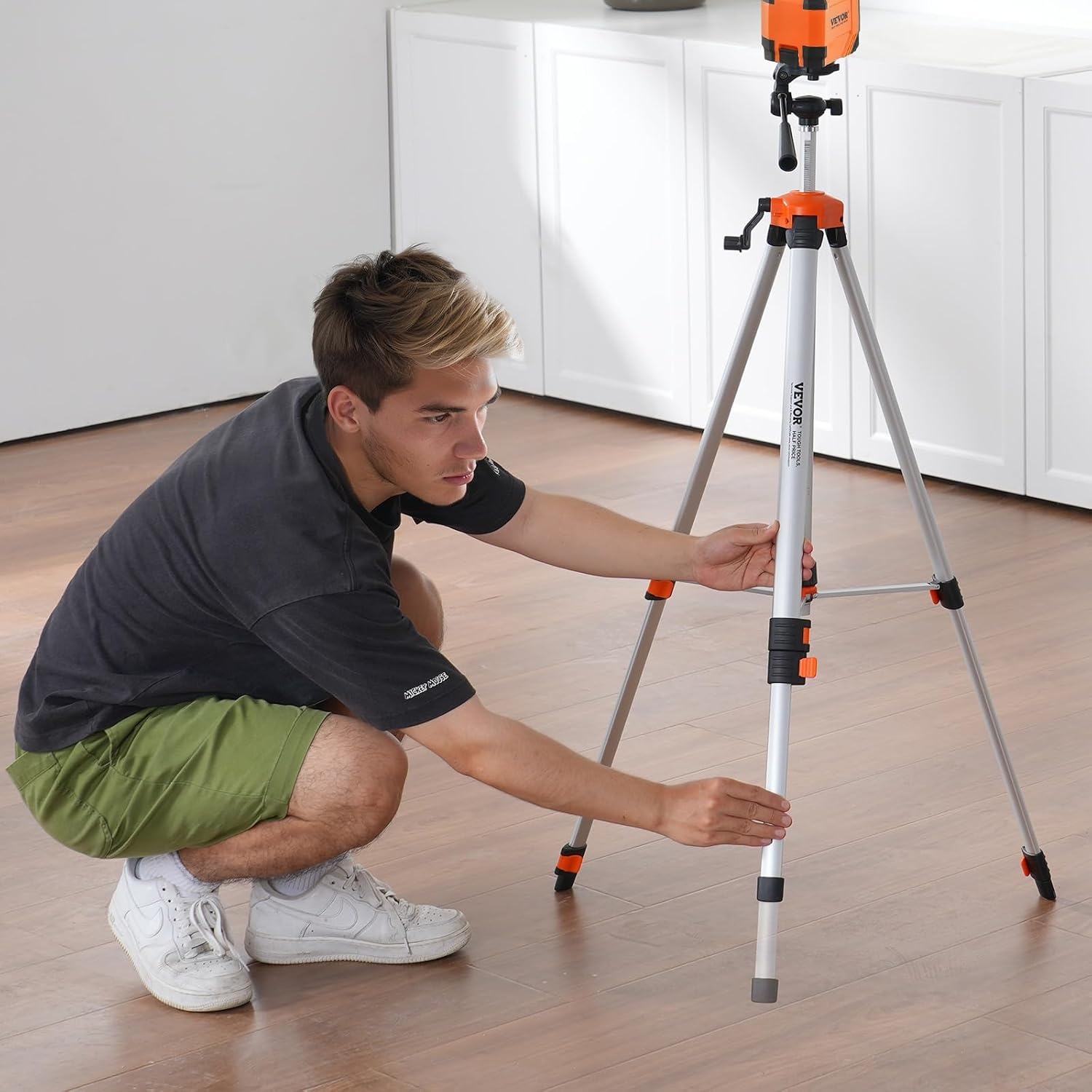 VEVOR Laser Level Tripod, ¼ x 20 Thread Mount, 27.36-68.11 inch Height Adjustment with Integrated Level Bubble Lightweight Laser Scanner Stand, Retractable Legs Aluminum Tripod for Stable Measurement