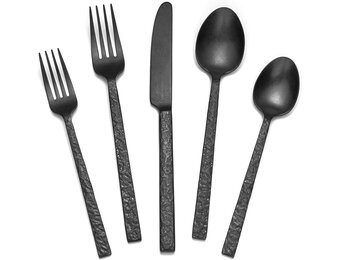 HIKAA 60-delig bestek, zwart, bestekset voor 12 personen, gehamerd eetbestek van 18/10 roestvrij staal, bestekset voor thuis en restaurants, vaatwasmachinebestendig