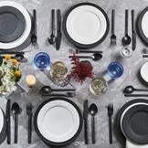 HIKAA 60-delig bestek, zwart, bestekset voor 12 personen, gehamerd eetbestek van 18/10 roestvrij staal, bestekset voor thuis en restaurants, vaatwasmachinebestendig