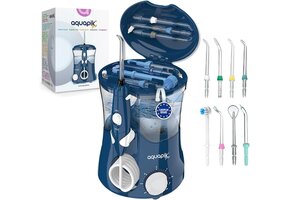 Aquapik® PRO Professionele Water Flosser | Verwijdert Tandplak + Aanbevolen door Tandartsen + Zorgt voor Implantaten en Orthodontie | Monddouche met 8 Opzetstukken + 10 Drukniveaus + 600 ml Capaciteit