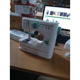 Kindernaaimachine met 12 steken, 2 snelheden & voetpedaal - Wit/Groen (53% korting)