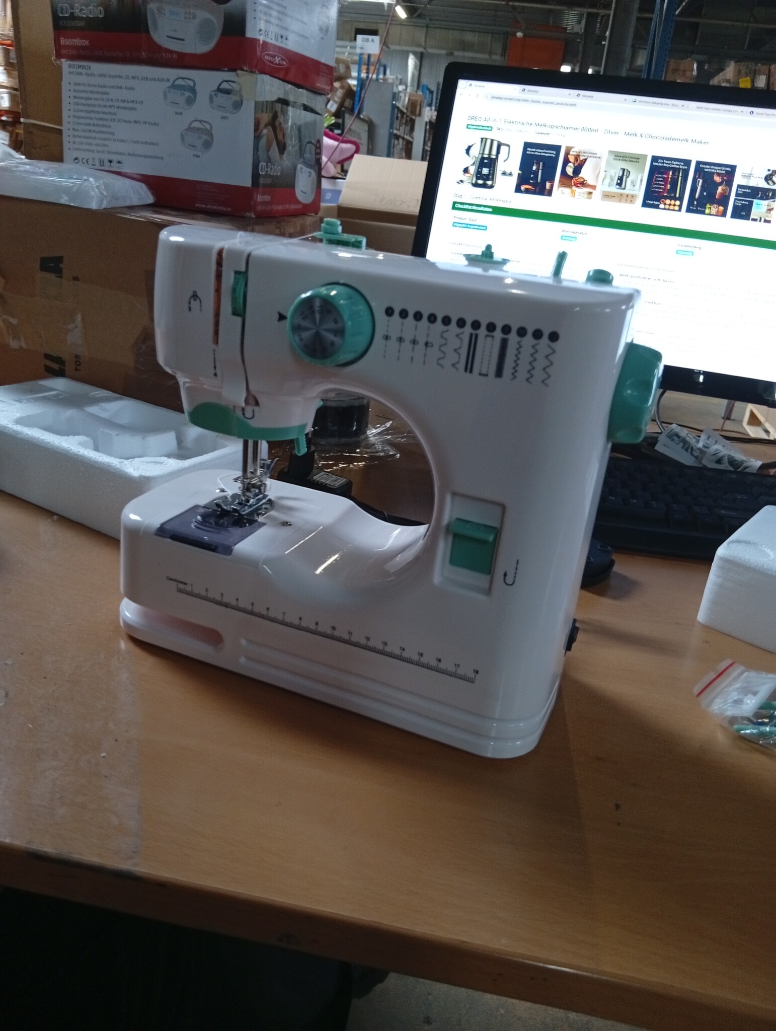 Kindernaaimachine met 12 steken, 2 snelheden & voetpedaal - Wit/Groen (53% korting)