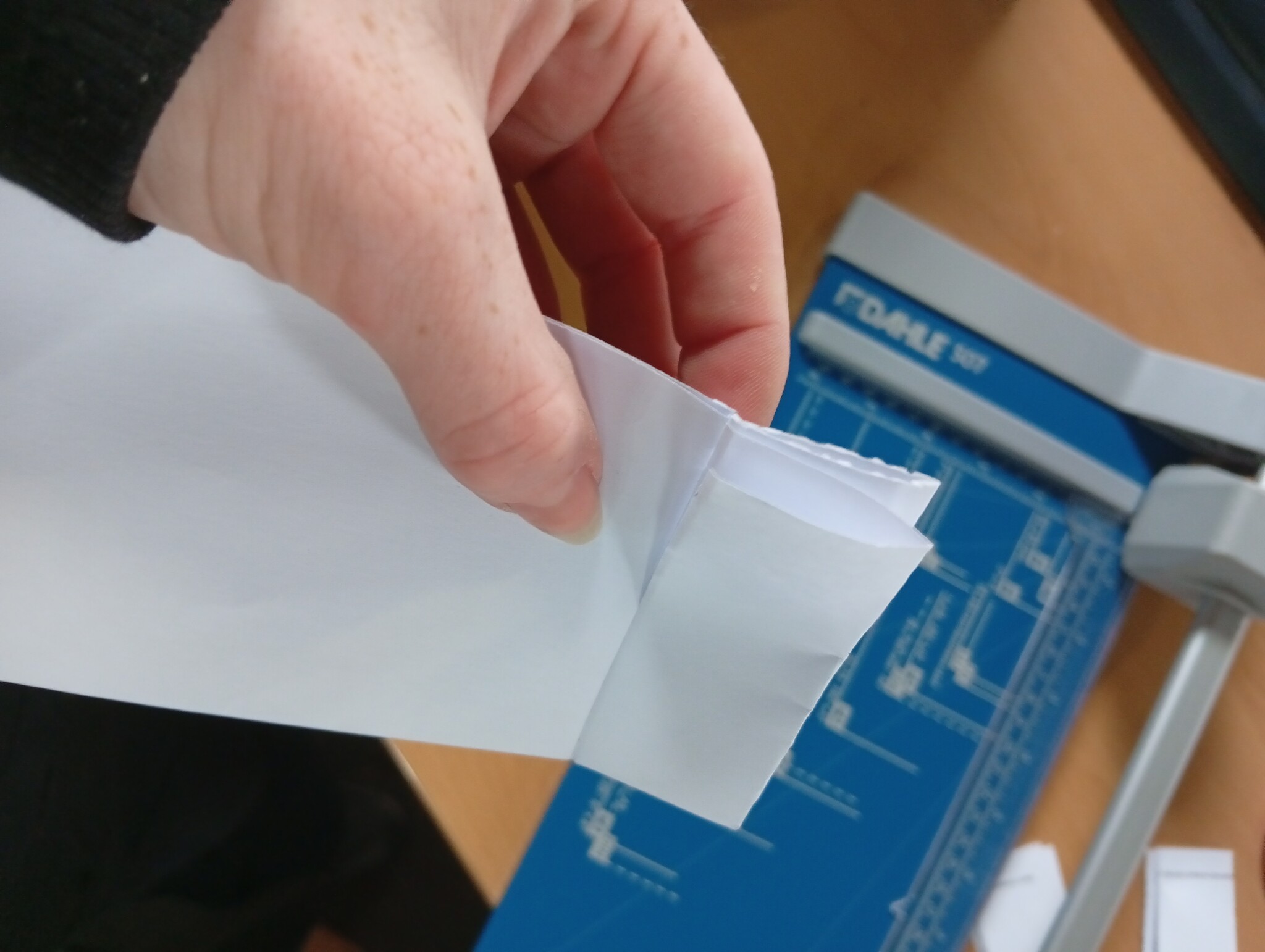 Dahle Papiersnijder A4 Blauw - 8 Vel Capaciteit - 53% Korting