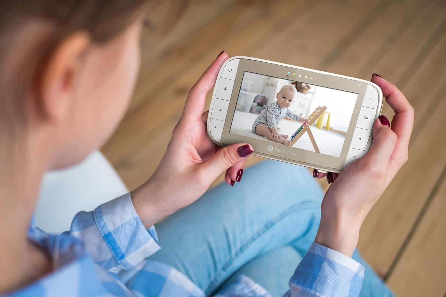 Motorola Nursery Babyfoon met Camera - Baby Monitor VM50G - Baby Camera met Kleuren Display, Tweeweg Communicatie en Infrarood Nachtvisie - 300M Bereik - Inzoomen, Kantelen en Draaien
