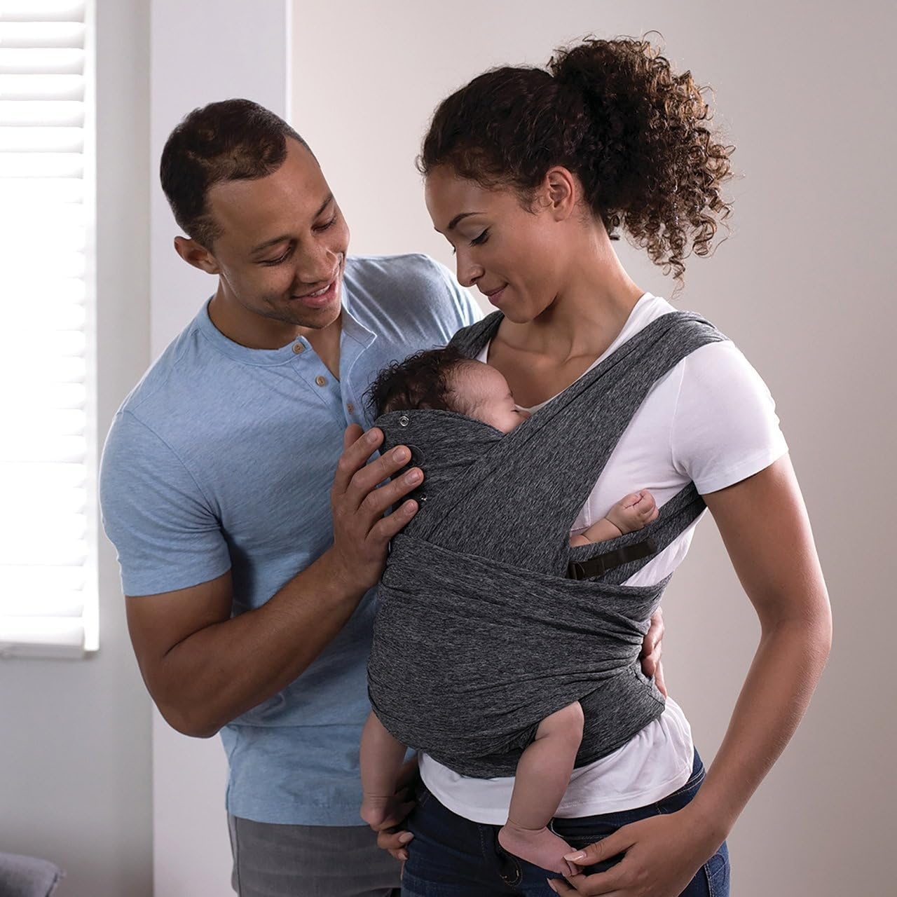 Boppy Comfyfit Evolution Babydrager, eenvoudig te dragen en verstelbaar, ergonomische babydrager met hoofd- en neksteun, brede knoopbanden, verstelbare armuitsnijding, 0 maanden +