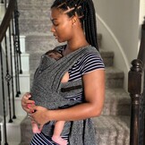 Boppy Comfyfit Evolution Babydrager, eenvoudig te dragen en verstelbaar, ergonomische babydrager met hoofd- en neksteun, brede knoopbanden, verstelbare armuitsnijding, 0 maanden +
