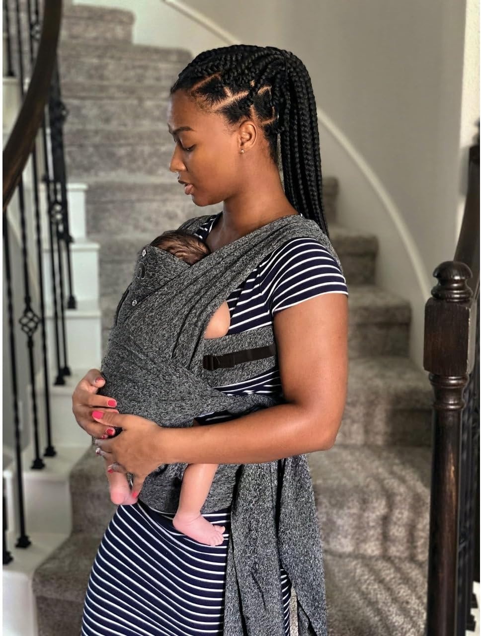 Boppy Comfyfit Evolution Babydrager, eenvoudig te dragen en verstelbaar, ergonomische babydrager met hoofd- en neksteun, brede knoopbanden, verstelbare armuitsnijding, 0 maanden +