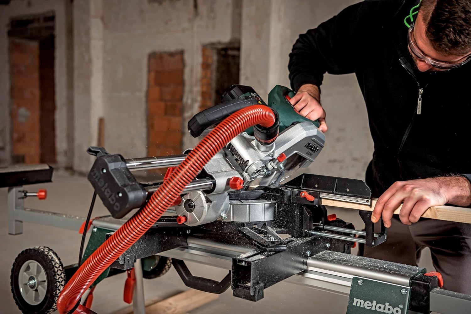 Metabo Afkort-/Verstekzaag KGS 254 M - 254mm met 55% Korting