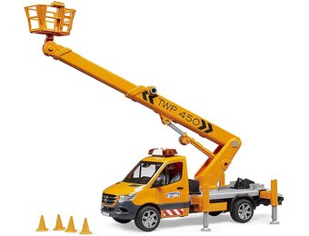 bruder 02679 - MB Sprinter met werkplatform en licht- en geluidsmodule