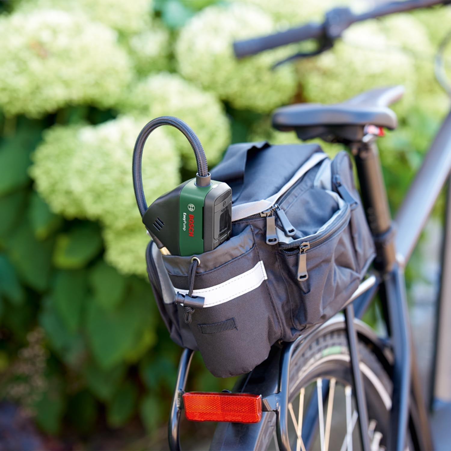 Bosch elektrische fietspomp/luchtpomp/minicompressor EasyPump (3,0 Ah accu, 3,6 volt, automatische stopfunctie, 150 psi, 10,3 bar, led, oplaadbaar via USB-C-kabel, in kartonnen doos)