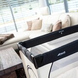 Hauck Dream N Play Plus Reisbed, 120 x 60 cm (opgevouwen: 76 x 24 x 23 cm), voor baby's en kinderen vanaf de geboorte tot 15 kg, licht, compact opvouwbaar, antislip, beige/grey
