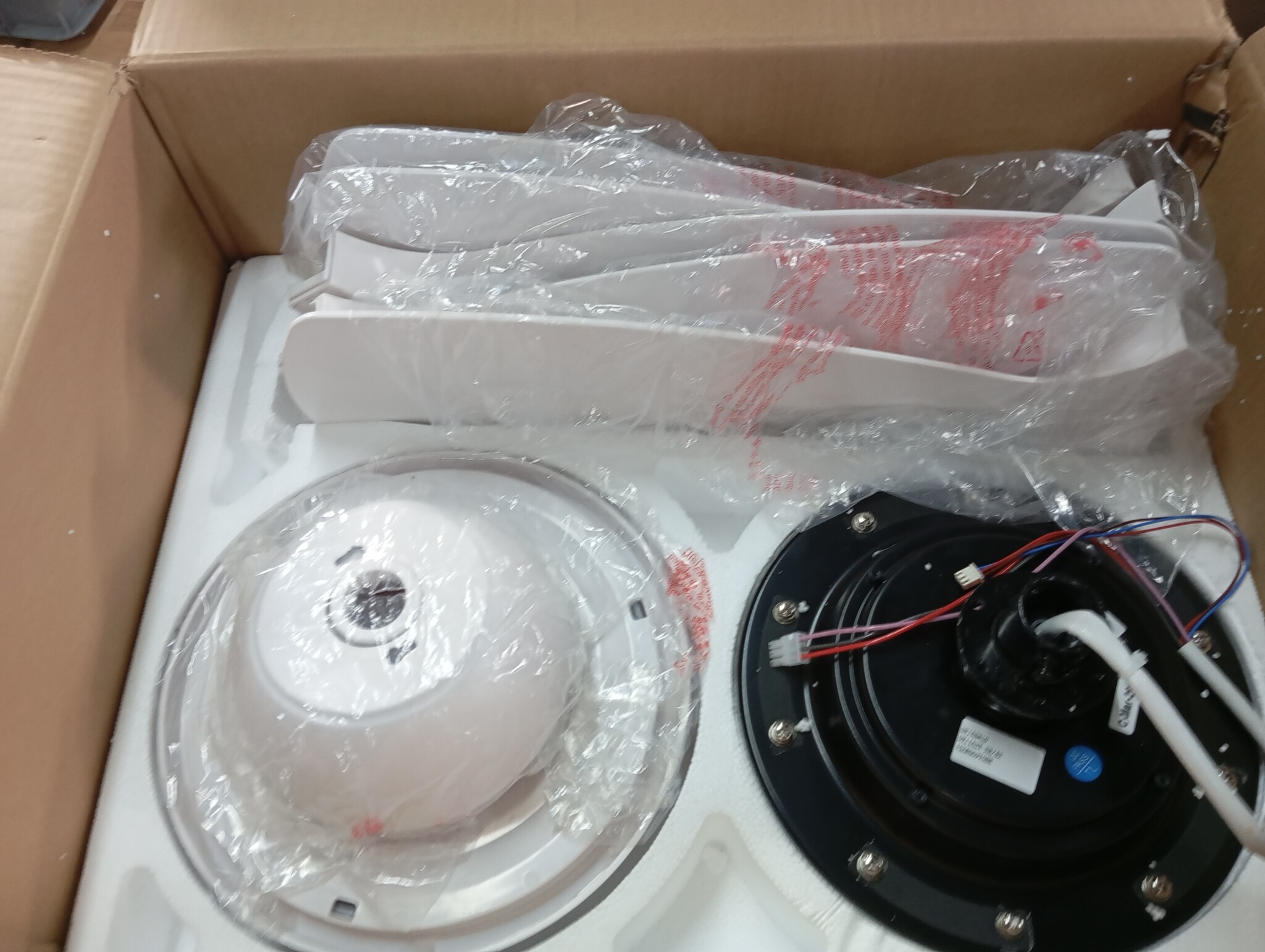 Newday Plafondventilator met licht en afstandsbediening, 106 cm, stille plafondventilator met dimverlichting, DC-motor, 5 vleugels, 6 snelheden, geheugenfunctie, wit
