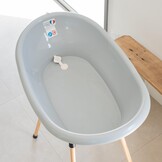Thermobaby Badkuip voor pasgeborenen, badje met houten afvoerpijp, gepatenteerde innovatie, inklapbaar en stabiel, geschikt voor de badkamer, gemaakt in Frankrijk, grijs