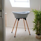 Thermobaby Badkuip voor pasgeborenen, badje met houten afvoerpijp, gepatenteerde innovatie, inklapbaar en stabiel, geschikt voor de badkamer, gemaakt in Frankrijk, grijs