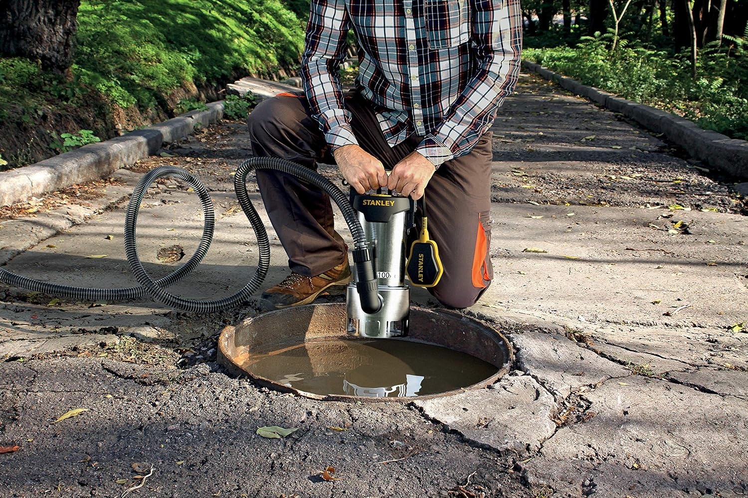 Stanley SXUP1100XDE dompelpomp voor vuil water (1100 W, debiet max. 16.500 l/u, opvoerhoogte max. 10,5 m),Meerkleurig