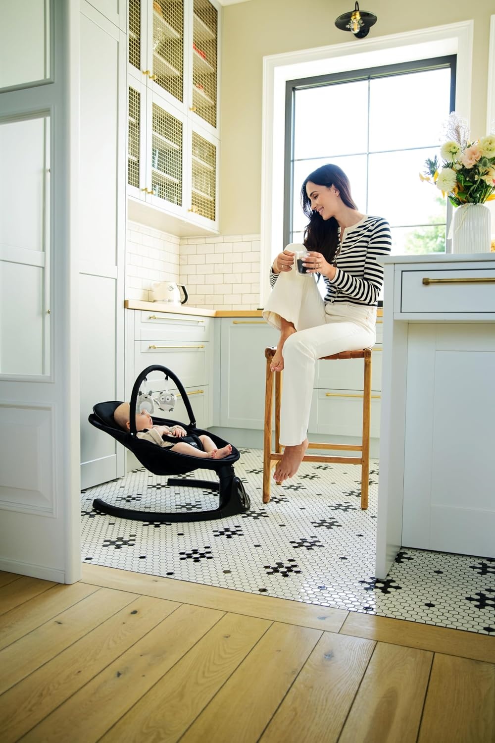 MOMI KENANI Onyx schommelbank voor kinderen tot 9 kg, met led-display, afstandsbediening en Bluetooth voor verbinding met smartphone, stroomvoorziening via batterijen en/of netvoeding