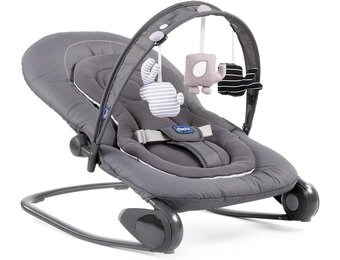 Chicco - Wipstoel Hooplà - 0 tot 18 kg - Verstelbaar naar Kinderstoel - Kantelbare Rugleuning - Inclusief Speelboog - 4 Wielen - Moon Grey