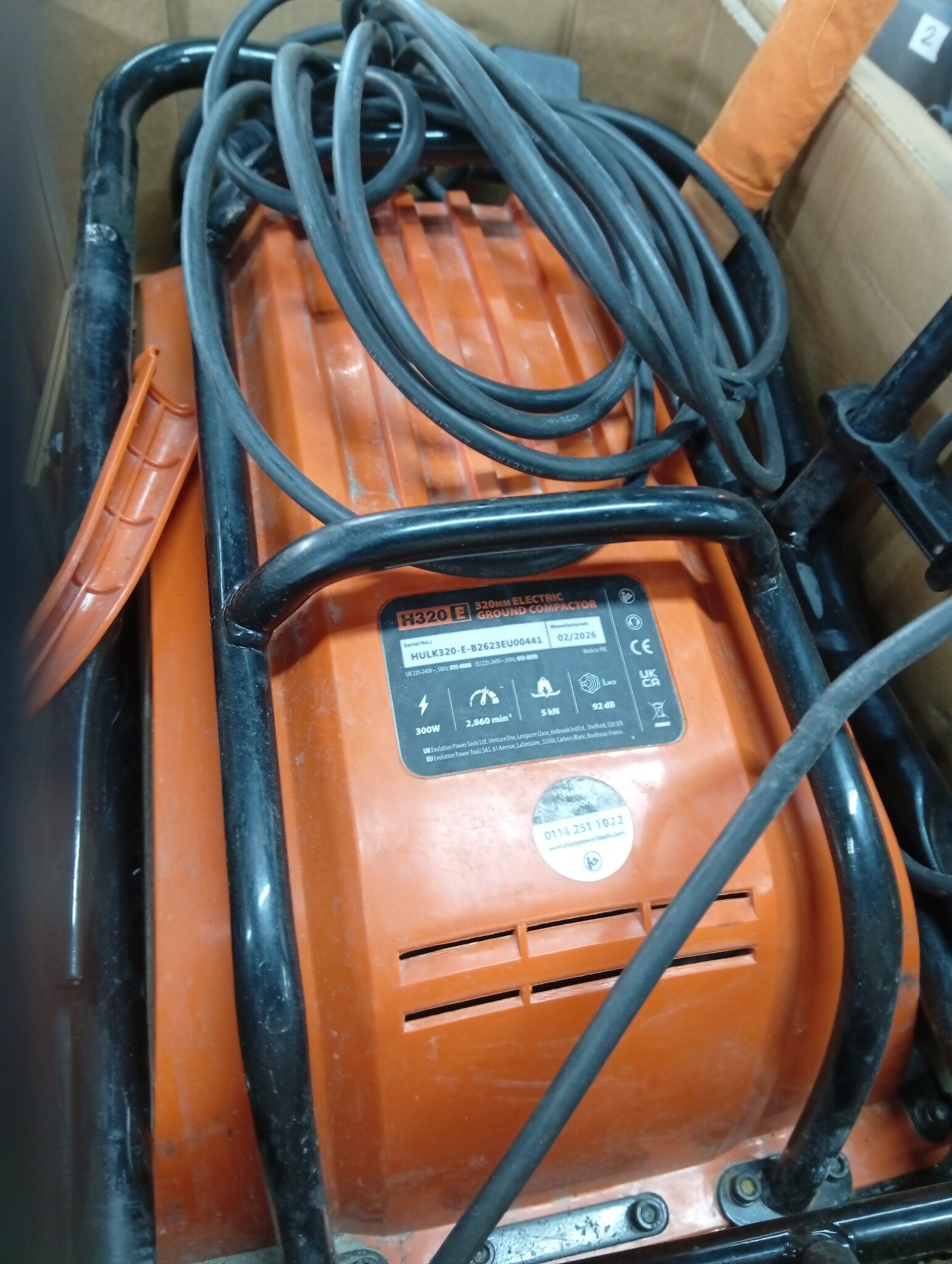 Evolution Power Tools H320-E Hulk Elektroplaatverdichter, elektrisch - Ideaal voor het egaliseren van bestrating, kunstgrasvoorbereiding, patio, straatwerk, zand, aarde - 2 jaar garantie, 230V