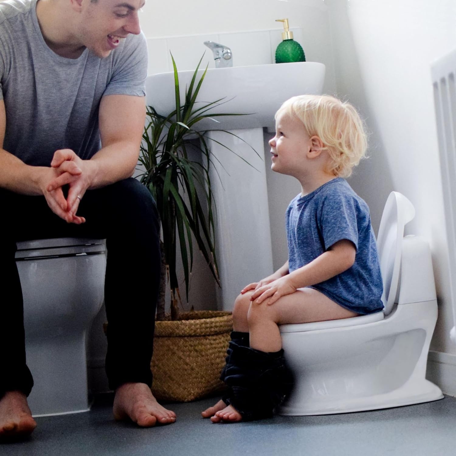 Nuby Dr. Talbot's - My Real Potty - Kinderpotje met doorspoelgeluid - Toilettrainer voor kinderen - Met echt geluid en inclusief batterijen - Toilet Wit - 18+ maanden