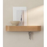 KAZAI. Sleutelkastje 'Toke' | Minimalistisch sleutelhouder ontwerp uit Berlijn | Moderne sleutelrekje met houten plank | Sleutelbord als halmeubel voor aan de muur | Walnoot